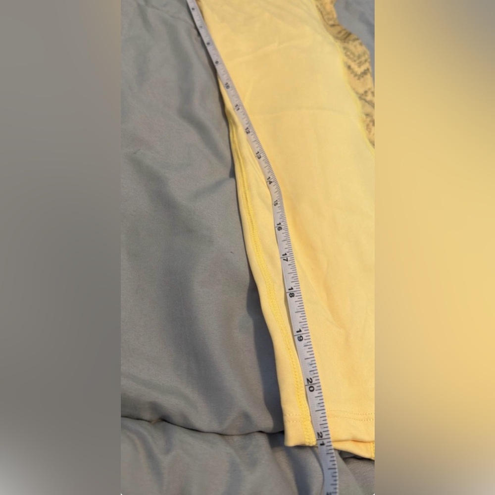 C&C California Yellow Chevron-Trim Capris Women’s small NWT - Picture 9 of 11